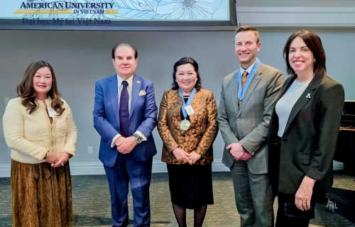 DR. TRAN NGUYEN THY BINH RECEIVES PRESTIGIOUS CERTIFICATE AND MEDAL AT THE HERAVI PEACE INSTITUTE DURING A SUCCESSFUL AUV DELEGATION VISIT TO USU, USA