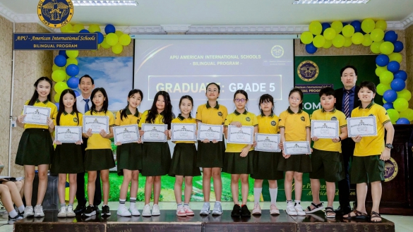 LỄ BẾ GIẢNG NĂM HỌC 2025–2026 – CHƯƠNG TRÌNH SONG NGỮ APU: KHÉP LẠI MỘT HÀNH TRÌNH, MỞ RA NHỮNG CHÂN TRỜI MỚI